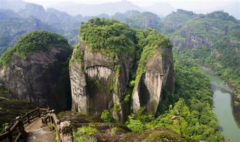 Wuyi Temple Complex: A Journey Through Time and Zen Tranquility!