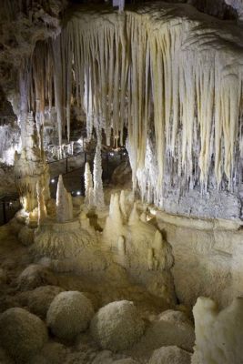  Grottes de Clamouse: Ukryte cuda natury w sercu Langwedocji!