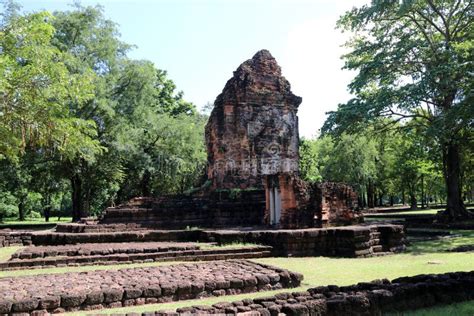  Ruiny Pagoda Beiyin - Zapomniana historia w cieniu współczesnego Anyangu!