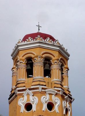  Sambahan ng Santa Cruz! Zabytkowy Kościół i Urokliwe Miejsce Spotkań w Urdaneta